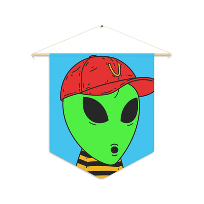 Visitantes Alien Verde Grande O Cara Rojo Visi V Sombrero Amarillo Negro Camisa a rayas Banderín