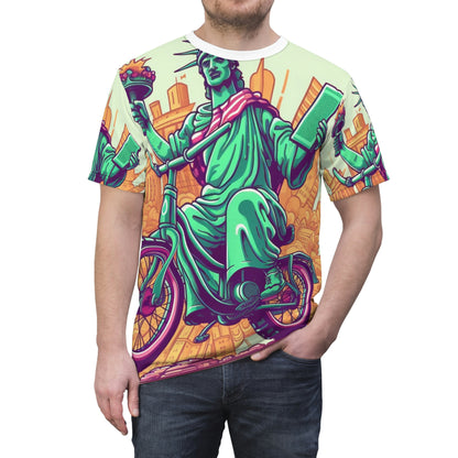 Estatua de la Libertad Ciclista Bike Rider American Graphic Unisex Cut &amp; Sew Tee (AOP) 