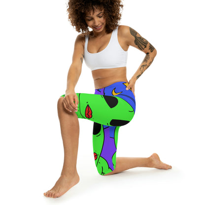 Blue Wizard Hat Alien Muscle Lipstick Green Visitor Women’s Capri Leggings (AOP)